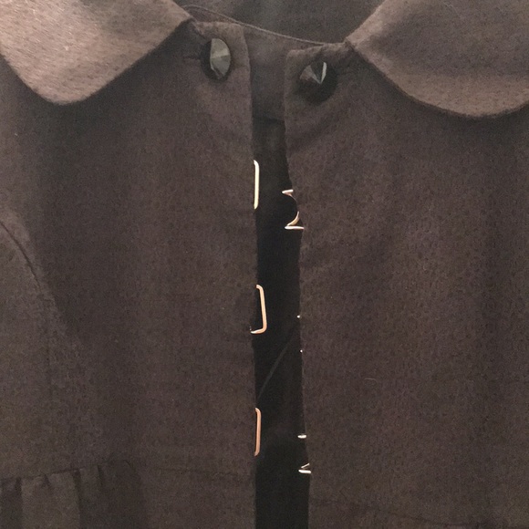 light overcoat for when there’s just a chill in the air - Picture 7 of 9